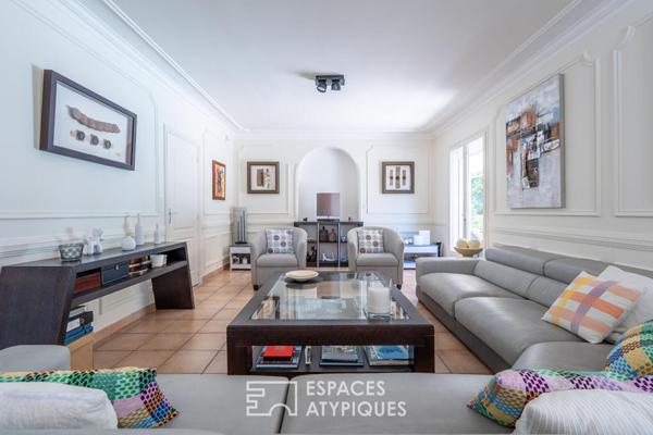 Élégante demeure familiale avec piscine et jardin paysager