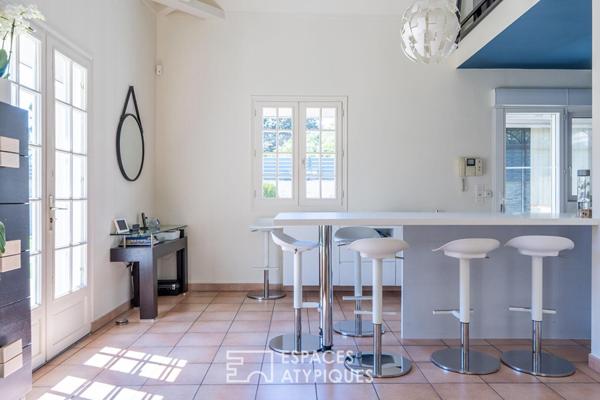 Élégante demeure familiale avec piscine et jardin paysager