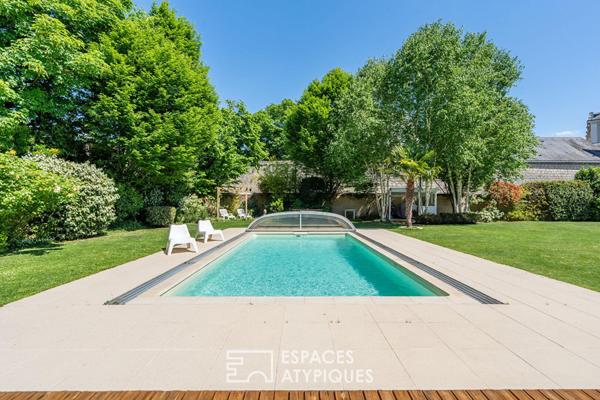 Élégante demeure familiale avec piscine et jardin paysager