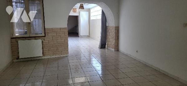 A GIVORS (Rhône), rue Fleury Neuvesel, appartement T3 à usage d'habitation.