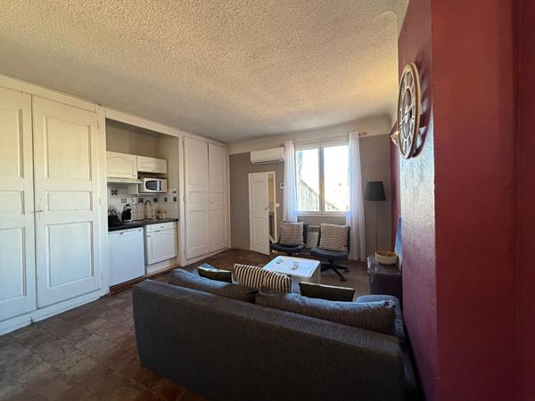 A LOUER  - AIX EN PROVENCE - COURS MIRABEAU - T2 MEUBLE  sur deux niveaux