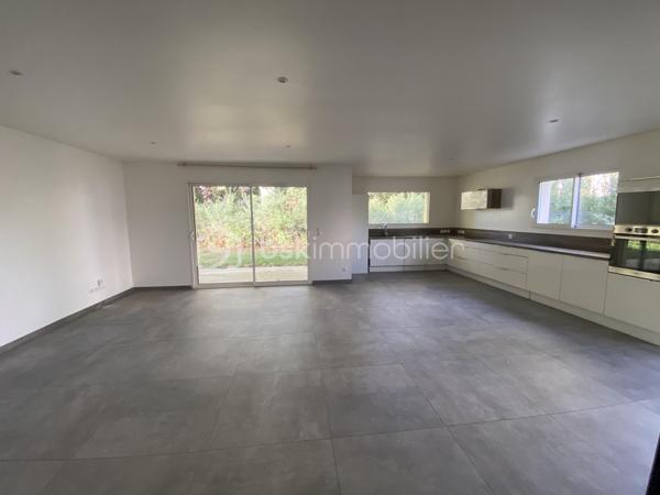 En exclusivité, à 5 minutes de centre ville de Meximieux et de sa gare, venez découvrir cette maison de plain pied de 126m2 construite en 2020 sur un terrain de 499m2 au fond d'un lotissement. 
Au calme et dans un cadre verdoyant, cette maison lumineuse saura vous ravir avec ses prestations: 
Elle se compose: 
- d'une entrée avec placard de rangement de 2,79m2
- d'un salon/salle à manger ouvert sur la cuisine équipée de 58m2 avec double exposition donnant sur une terrasse 
- d'un cellier /buanderie de 5,10m2
- d'un WC suspendu de 1,50m2 
- d'un placard de rangement de 2m2 
- d'une chambre avec placard de 11,54m2 
- d'une suite parentale avec placard et une salle d'eau comprenant une douche à l'italienne et double vasque de 17,71m2
- d'une salle de bain avec baignoire ,double vasque et un WC suspendu de 5,13m2
- d'une chambre avec placard de 9,50m2
- d'une chambre avec placard de 9m2 

Un garage isolé de 25m2 avec accès direct dans la maison complète ce bien. 

Côté prestations: 
- Diagnostic énergétique B -->consommation très faible 
- construction en brique et sur vide sanitaire
- fenêtre double vitrage aluminium dans la pièce de vie et en PVC dans les chambres avec volets roulants électriques
- Poêle à granules pour la pièce de vie et radiateurs électriques pour les chambres 
- Ballon thermodynamique de 250 litres
- Porte de garage motorisée 
- charges annuelles de lotissement: 240€
- fibre

En résumé, une maison neuve de plain pied dans un environnement calme avec 4 chambres. Bien rare, à visiter sans tarder pour mieux apprécier!
