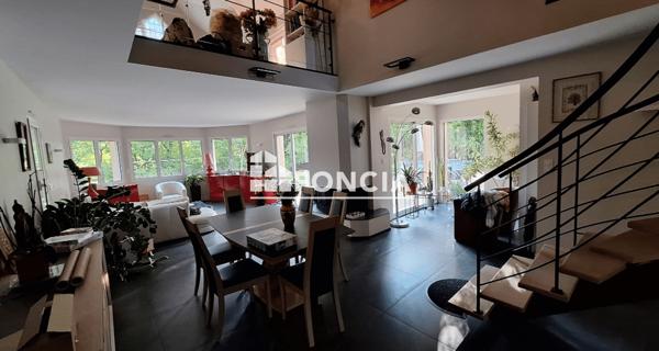 À vendre Maison 7 pièces 195 m² - Chartres-de-bretagne 35131