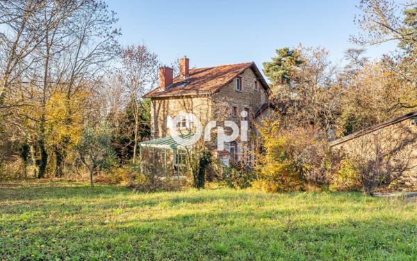 Maison à vendre    8 pièces •  Saint-Martin-en-Haut