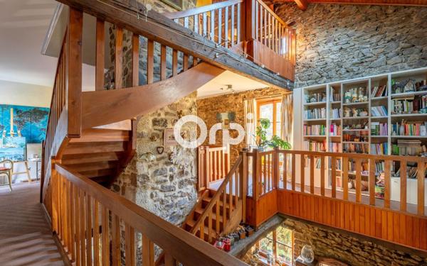Maison à vendre    8 pièces •  Saint-Martin-en-Haut