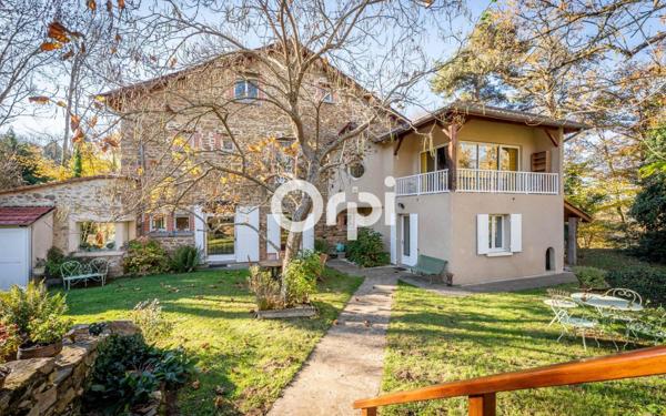 Maison à vendre    8 pièces •  Saint-Martin-en-Haut