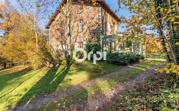 Maison à vendre    8 pièces •  Saint-Martin-en-Haut