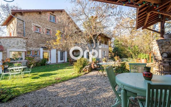 Maison à vendre    8 pièces •  Saint-Martin-en-Haut