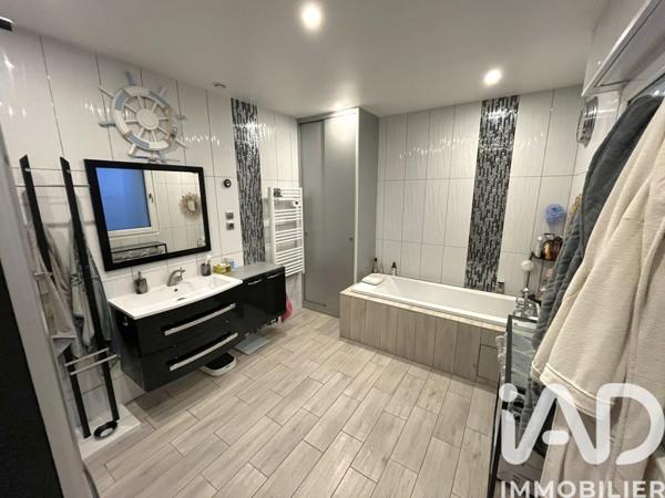 Maison à vendre 9 pièces 188 m² Saint-Amand-les-Eaux