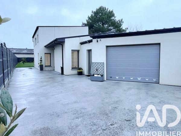 Maison à vendre 9 pièces 188 m² Saint-Amand-les-Eaux