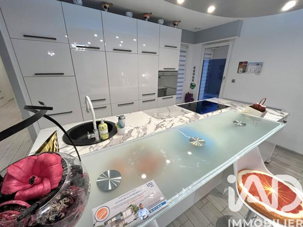 Maison à vendre 9 pièces 188 m² Saint-Amand-les-Eaux