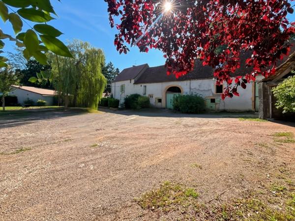 Fermette à vendre 5 pièces + dépendances proche de CHAROLLES (71) - 3200 m²