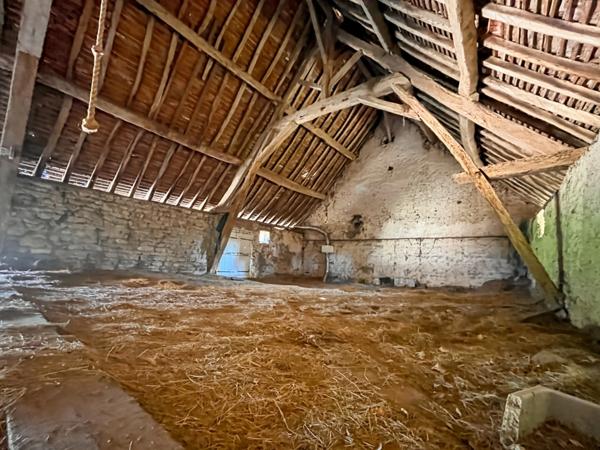 Fermette à vendre 5 pièces + dépendances proche de CHAROLLES (71) - 3200 m²