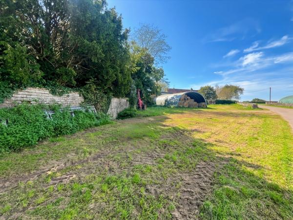 Fermette à vendre 5 pièces + dépendances proche de CHAROLLES (71) - 3200 m²