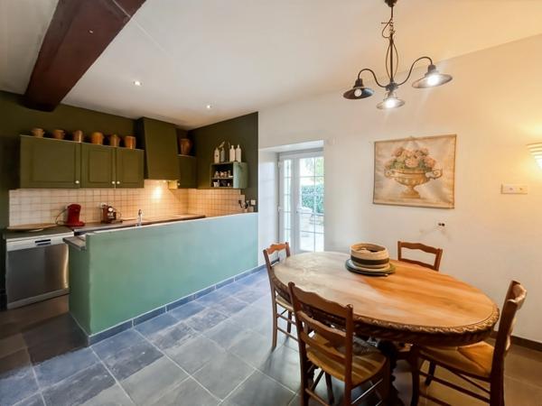 Fermette à vendre 5 pièces + dépendances proche de CHAROLLES (71) - 3200 m²