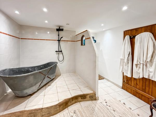 Fermette à vendre 5 pièces + dépendances proche de CHAROLLES (71) - 3200 m²