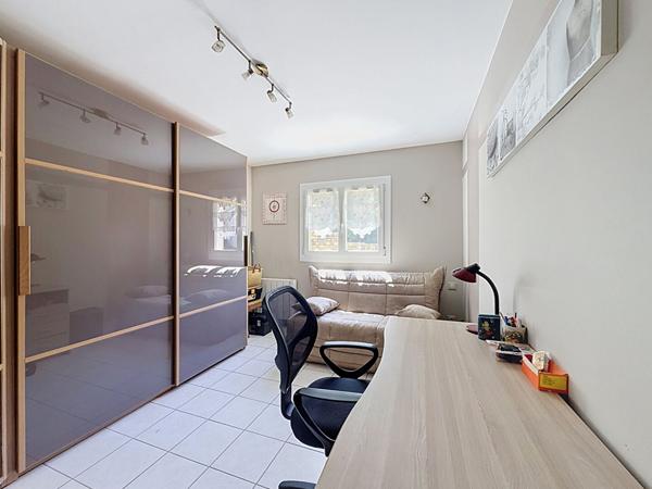 Belle maison de caractères de 134m2 avec piscine, sous sol, atelier sur un terrain de 2085m2