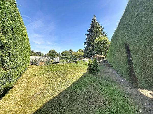 Belle maison de caractères de 134m2 avec piscine, sous sol, atelier sur un terrain de 2085m2