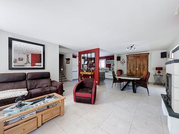Belle maison de caractères de 134m2 avec piscine, sous sol, atelier sur un terrain de 2085m2