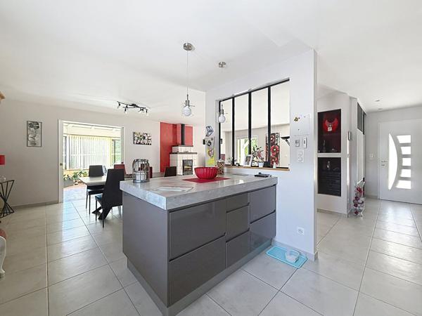 Belle maison de caractères de 134m2 avec piscine, sous sol, atelier sur un terrain de 2085m2