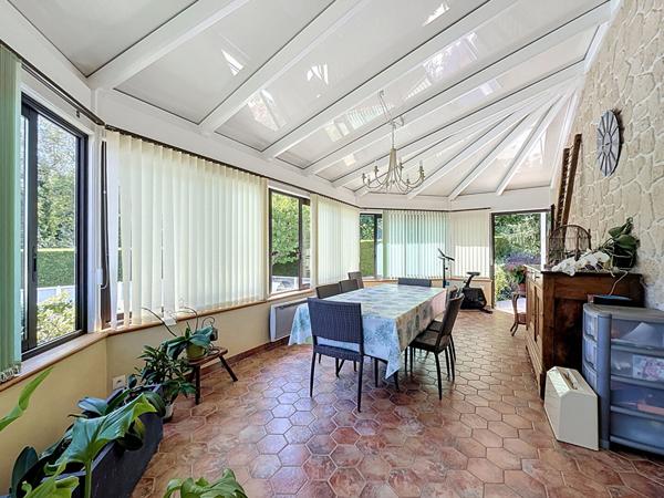Belle maison de caractères de 134m2 avec piscine, sous sol, atelier sur un terrain de 2085m2