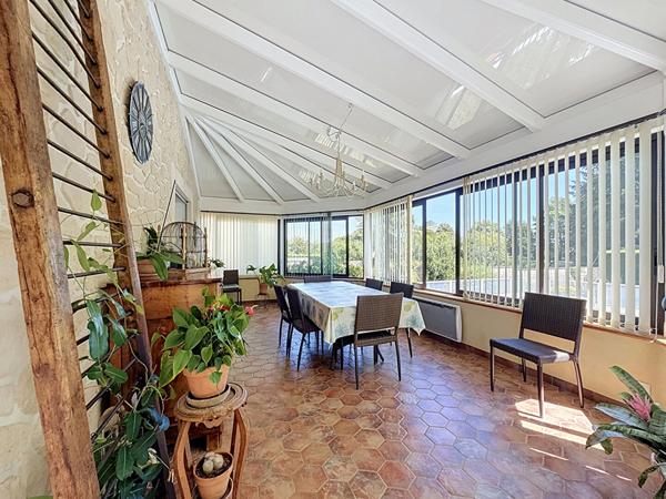 Belle maison de caractères de 134m2 avec piscine, sous sol, atelier sur un terrain de 2085m2