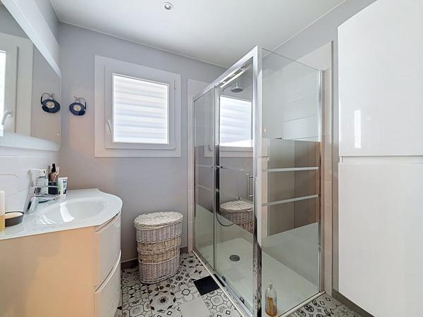 Belle maison de caractères de 134m2 avec piscine, sous sol, atelier sur un terrain de 2085m2