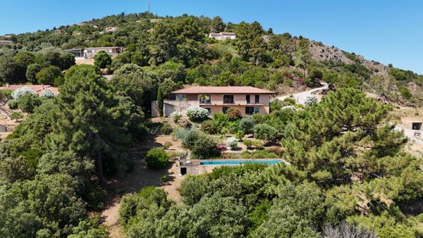 PIANA - Propriété de caractère - 195 m² - Vue exceptionnelle sur la mer - Piscine