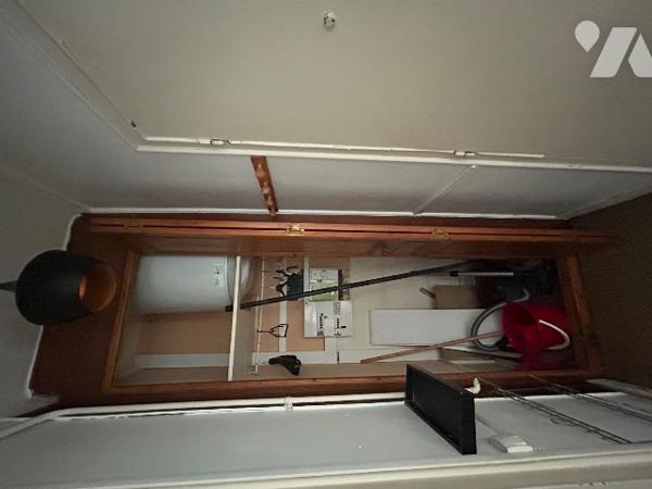 Un studio côté cour, situé à PARIS (11ème arrondissement).