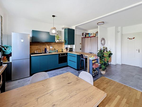 Appartement LYON 8, T2 traversant en très bon état entièrement au calme avec garage et cave
