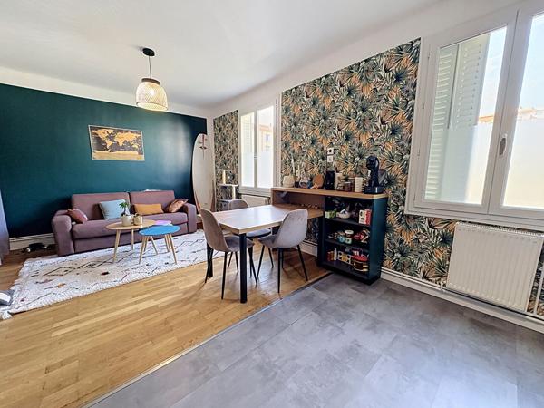 Appartement LYON 8, T2 traversant en très bon état entièrement au calme avec garage et cave