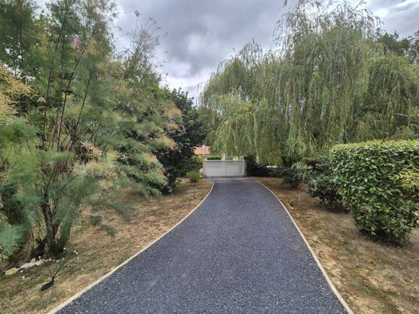 Ordan-Larroque (32350) Maison T6 de plain-pied de 138m2 avec dépendance, piscine et jardin