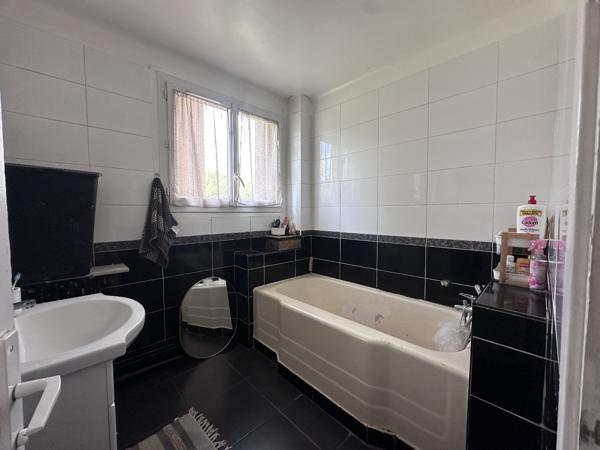 Appartement à VILLETANEUSE (93430)