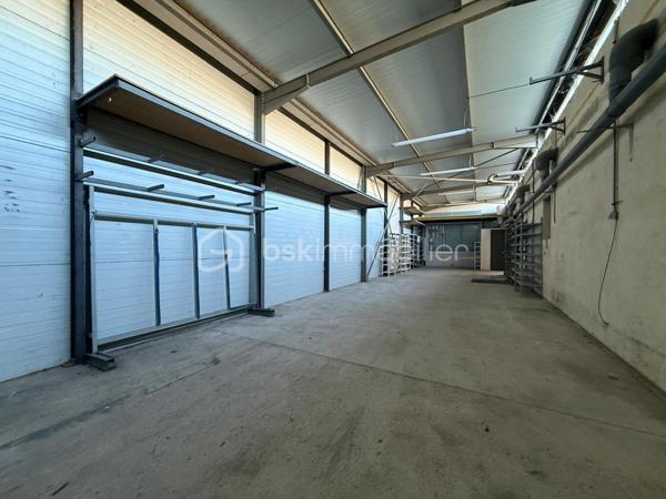 Local d'activités de 300 m²