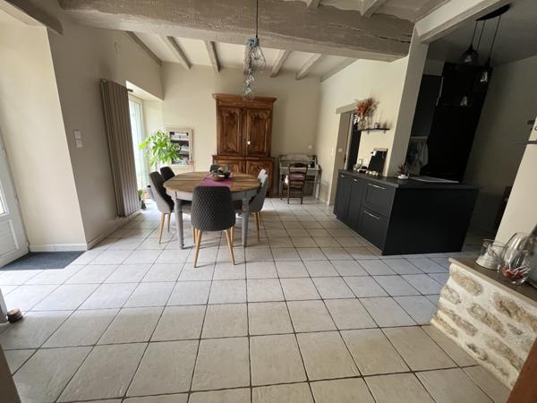 Saint-Varent (79330) ref 92578.Belle Ancienne Seigneurie de 208 m2 avec piscine