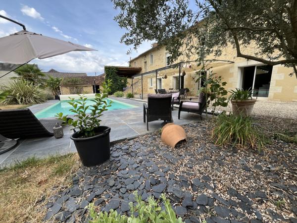 Saint-Varent (79330) ref 92578.Belle Ancienne Seigneurie de 208 m2 avec piscine