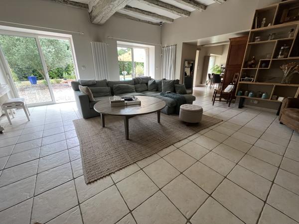 Saint-Varent (79330) ref 92578.Belle Ancienne Seigneurie de 208 m2 avec piscine