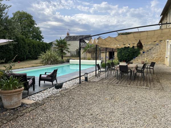 Saint-Varent (79330) ref 92578.Belle Ancienne Seigneurie de 208 m2 avec piscine