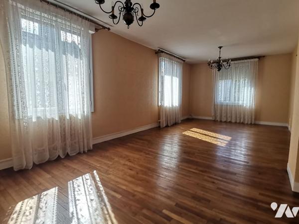 MONTFORT SUR MEU, proche centre-ville, maison de 115 m² hab., 5 chambres, grand garage