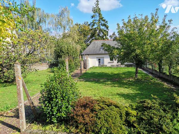 MONTFORT SUR MEU, proche centre-ville, maison de 115 m² hab., 5 chambres, grand garage