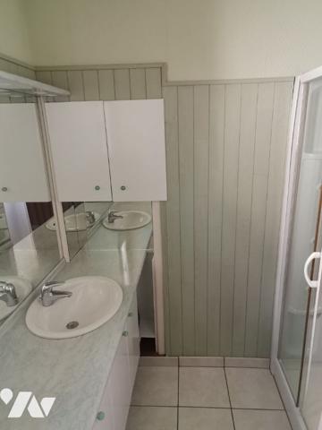 MONTFORT SUR MEU, proche centre-ville, maison de 115 m² hab., 5 chambres, grand garage