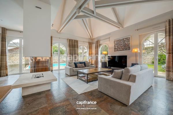 A SEULEMENT 55 MINUTES EN TGV DE PARIS et en exclusivité chez Capifrance "Luxe & Prestige".