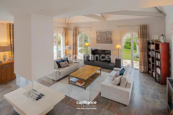 A SEULEMENT 55 MINUTES EN TGV DE PARIS et en exclusivité chez Capifrance "Luxe & Prestige".