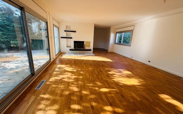 Maison à vendre    7 pièces • 240 m2 Vénissieux