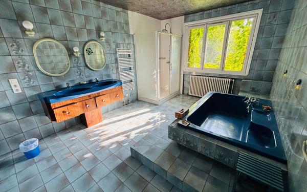 Maison à vendre    7 pièces • 240 m2 Vénissieux