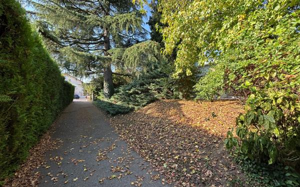 Maison à vendre    7 pièces • 240 m2 Vénissieux