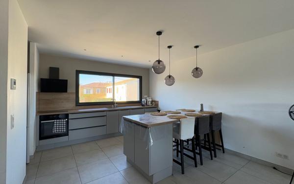 Maison à vendre    4 pièces •  Istres