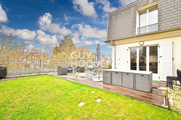 Appartement en duplex avec jardin. Résidence sécurisée 2010