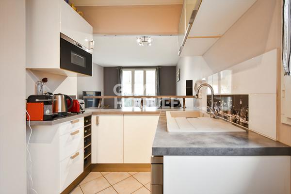 Appartement en duplex avec jardin. Résidence sécurisée 2010