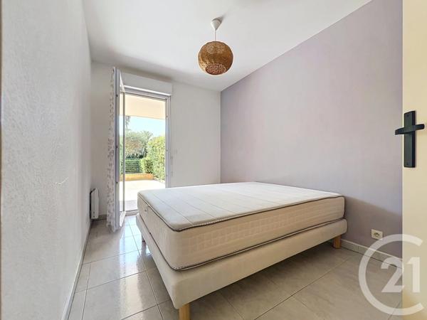 Appartement T2 à vendre  2 pièces - 46,50 m 2   FREJUS  - 83